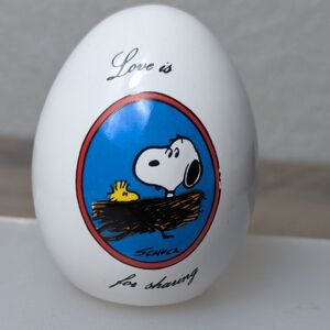 Vintage Peanuts Snoopy Woodstock Love Is For Sharing Egg Aviva Made in Japan